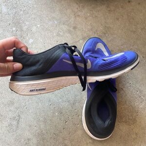 Nike running tennis shoes